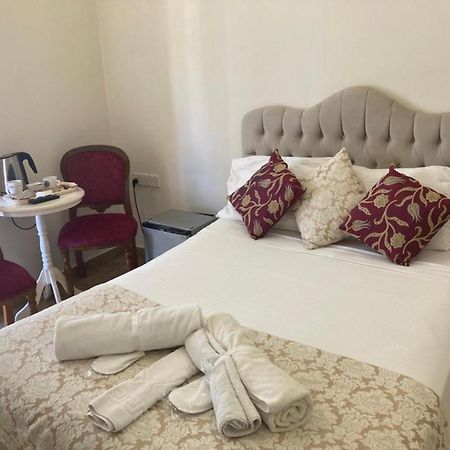 Lord'S Residence Boutique Hotel كيرينيا المظهر الخارجي الصورة