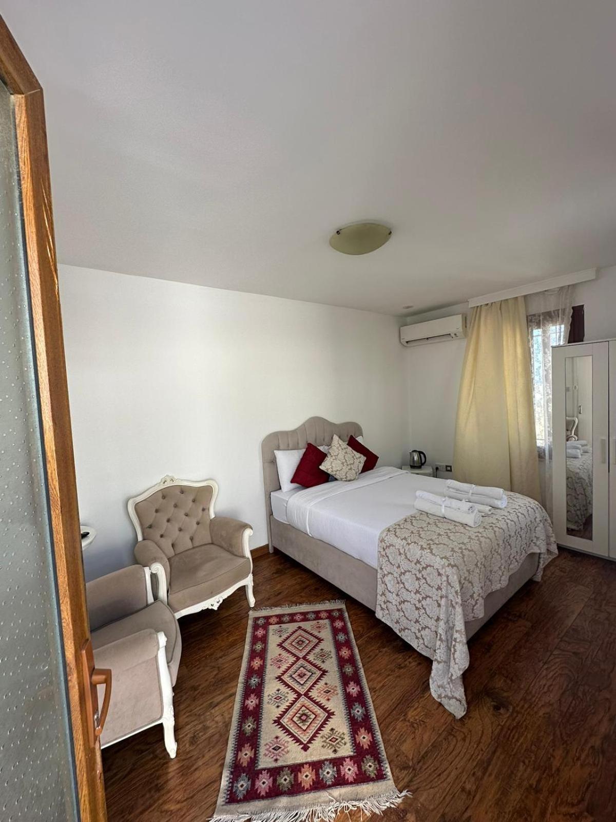Lord'S Residence Boutique Hotel كيرينيا المظهر الخارجي الصورة