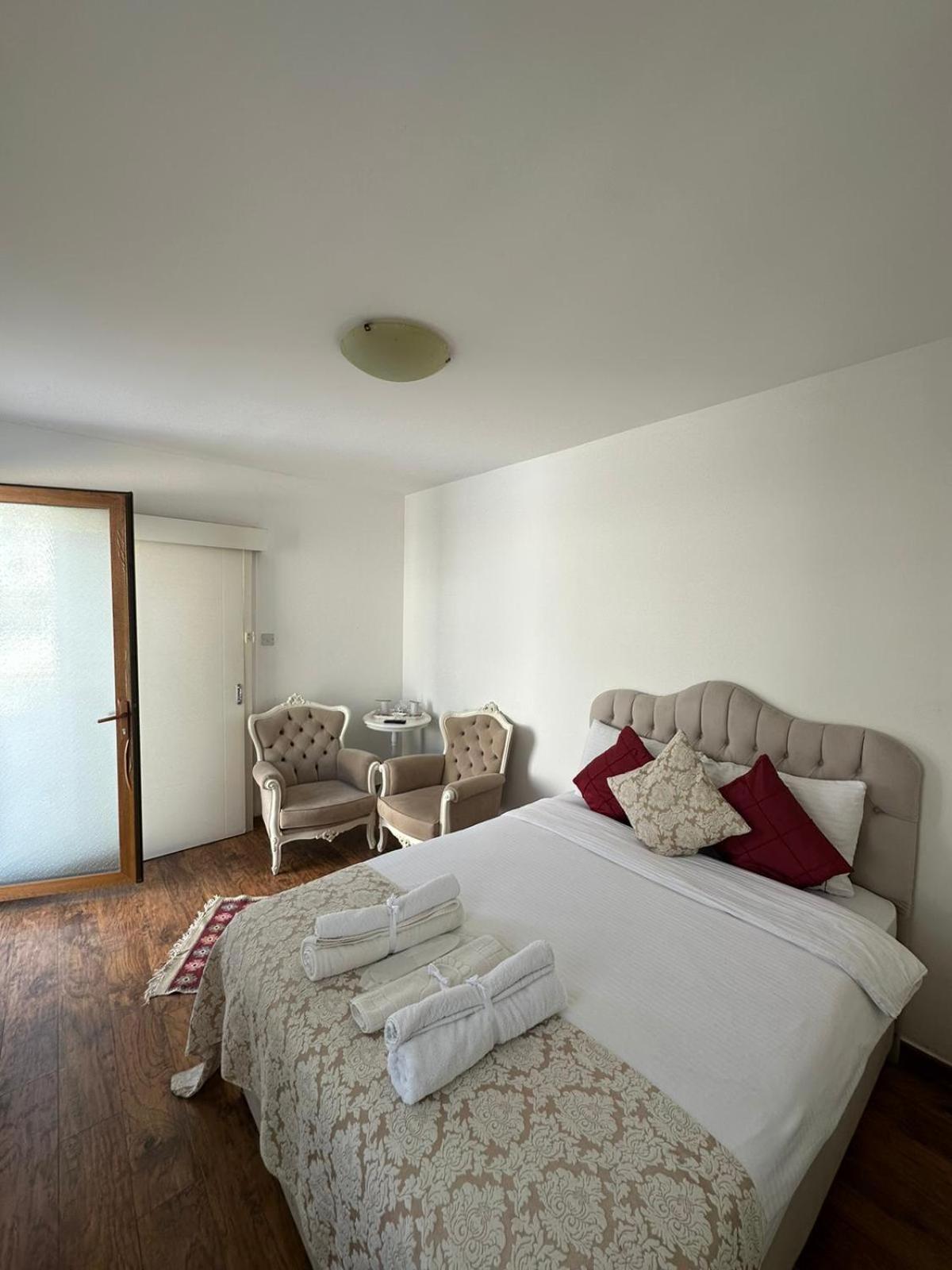 Lord'S Residence Boutique Hotel كيرينيا المظهر الخارجي الصورة