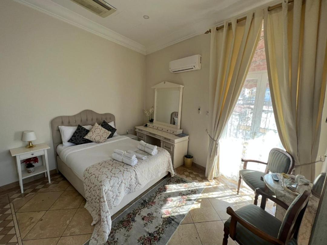 Lord'S Residence Boutique Hotel كيرينيا المظهر الخارجي الصورة