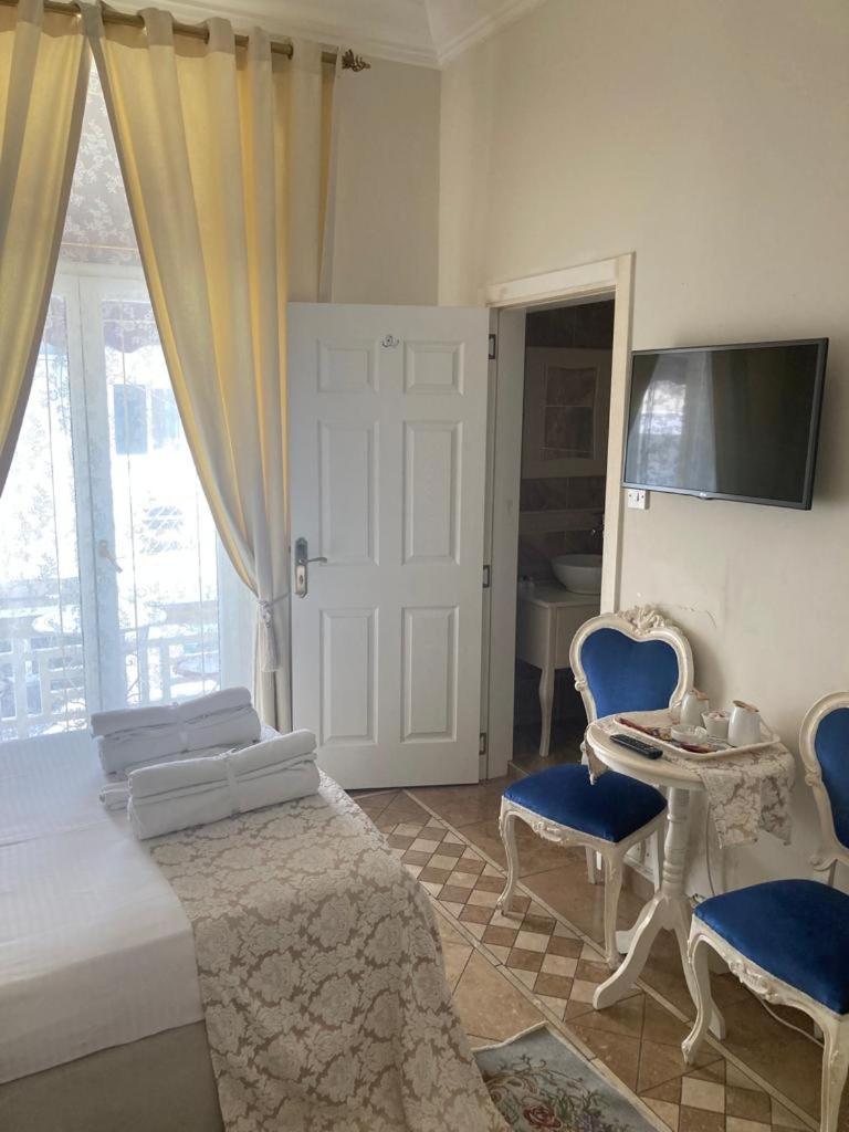 Lord'S Residence Boutique Hotel كيرينيا المظهر الخارجي الصورة