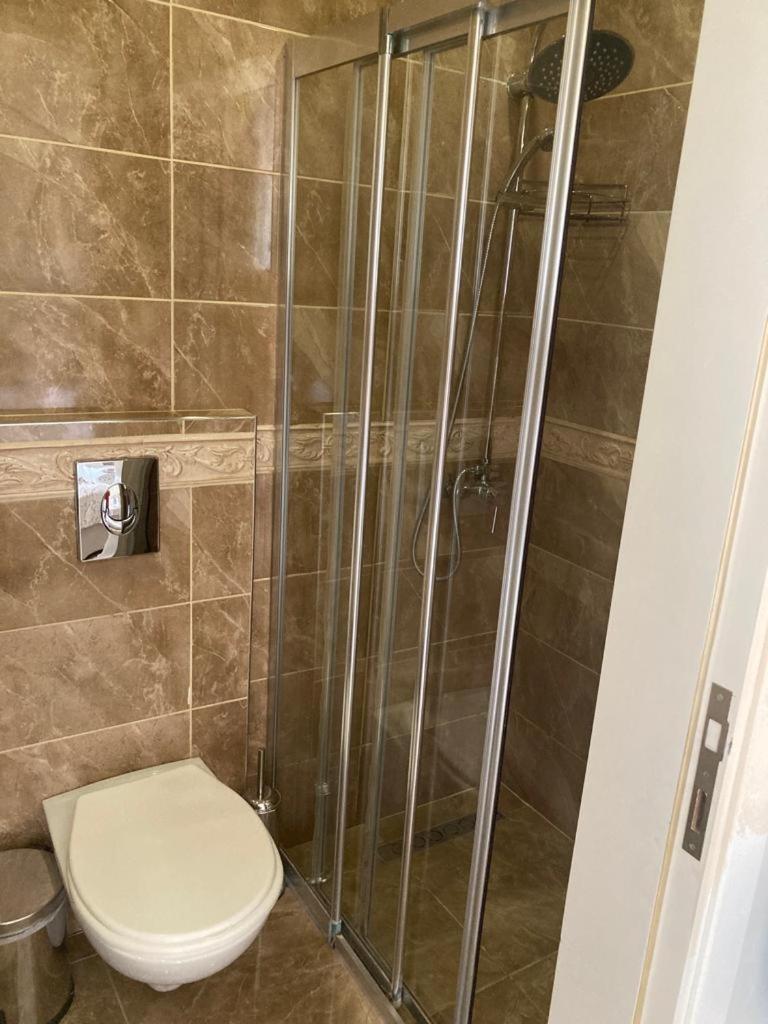 Lord'S Residence Boutique Hotel كيرينيا المظهر الخارجي الصورة
