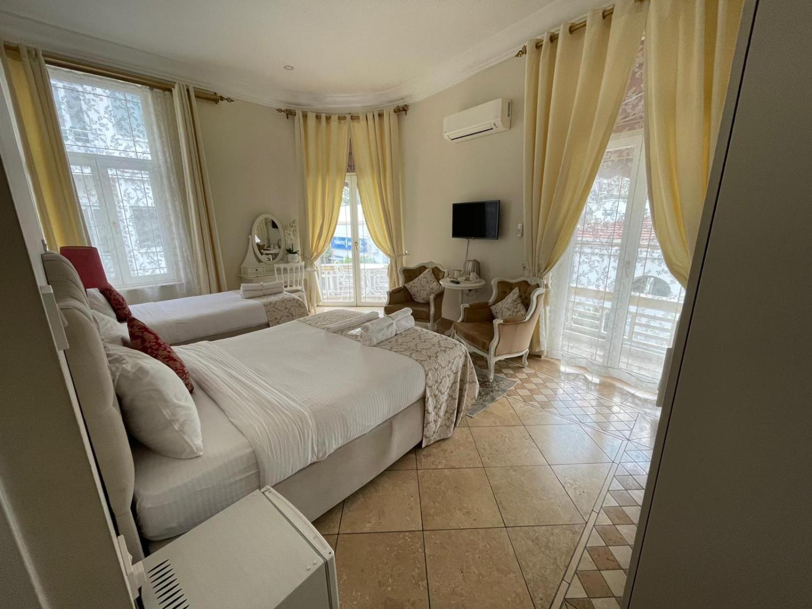 Lord'S Residence Boutique Hotel كيرينيا المظهر الخارجي الصورة