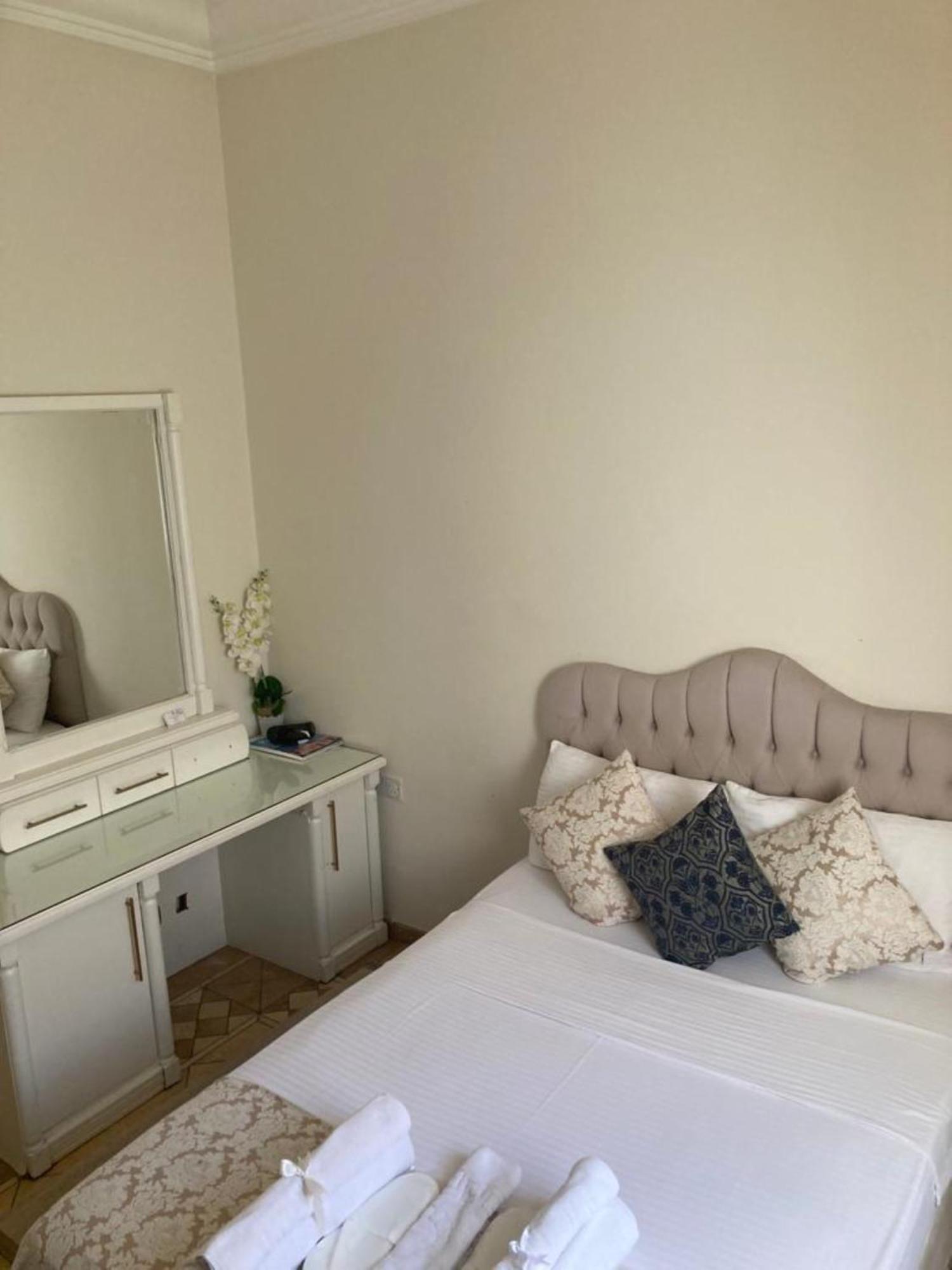 Lord'S Residence Boutique Hotel كيرينيا المظهر الخارجي الصورة