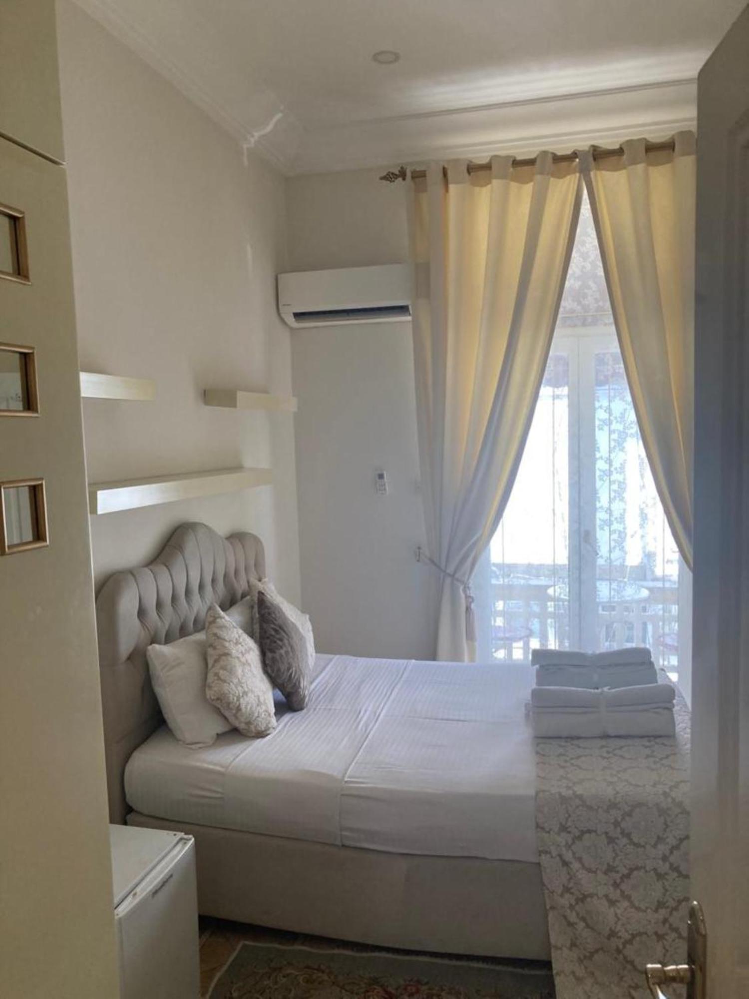Lord'S Residence Boutique Hotel كيرينيا المظهر الخارجي الصورة
