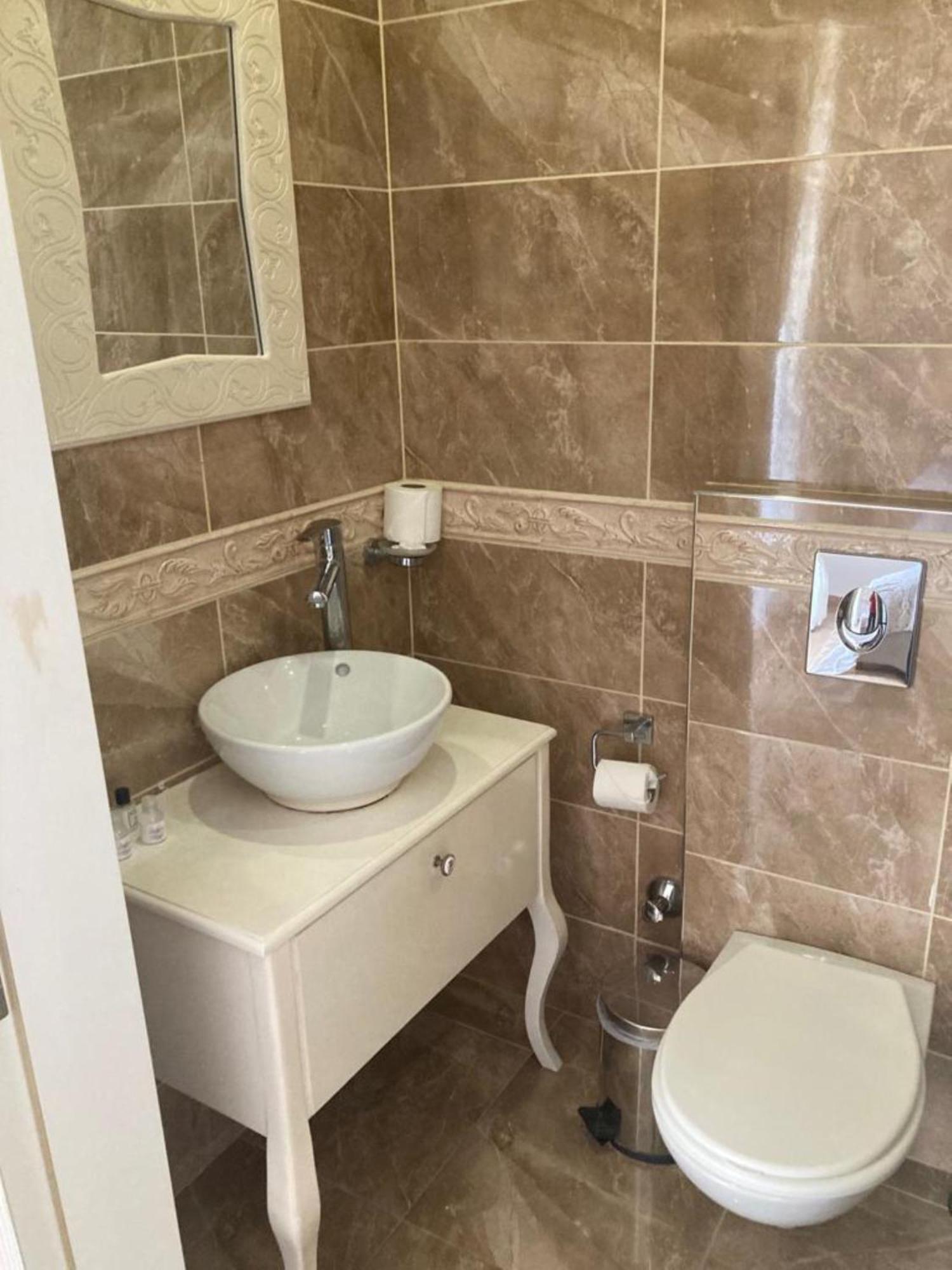 Lord'S Residence Boutique Hotel كيرينيا المظهر الخارجي الصورة