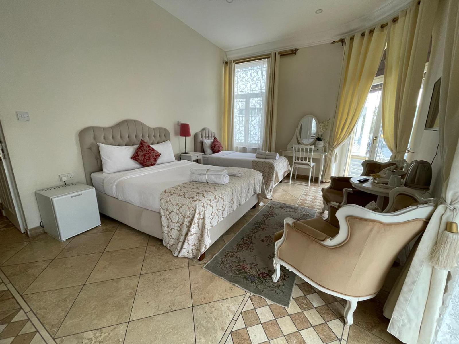 Lord'S Residence Boutique Hotel كيرينيا المظهر الخارجي الصورة