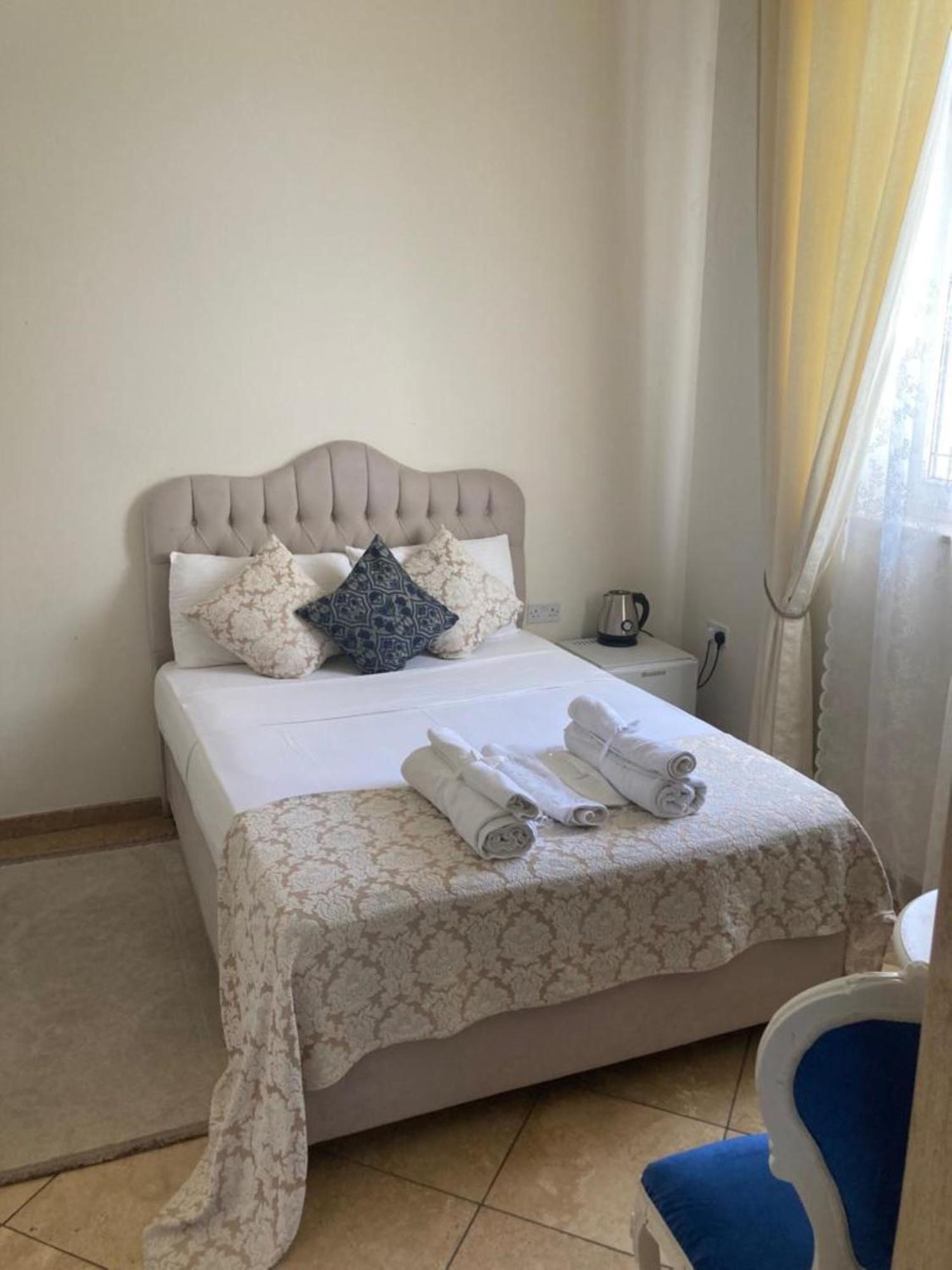 Lord'S Residence Boutique Hotel كيرينيا المظهر الخارجي الصورة