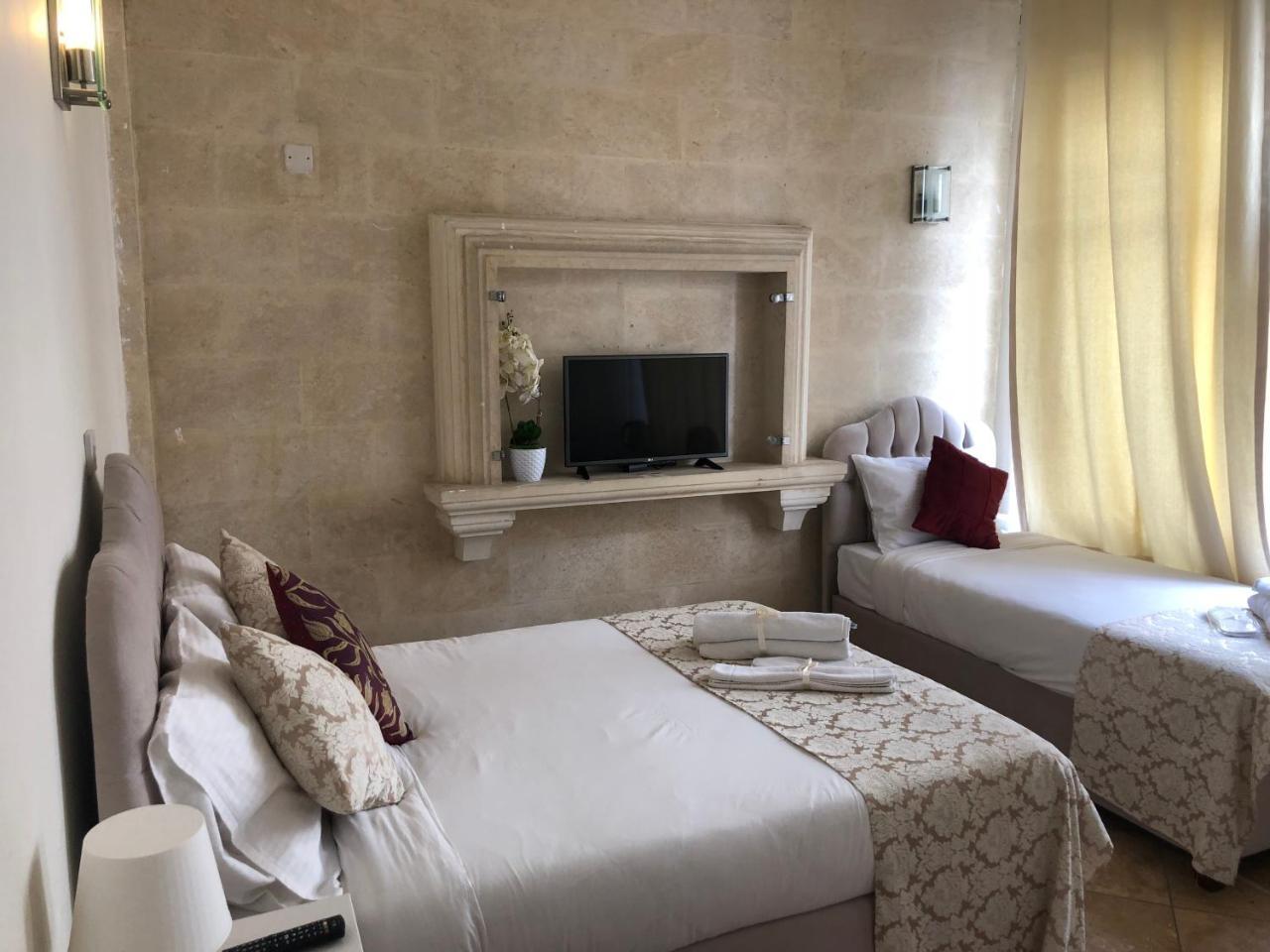 Lord'S Residence Boutique Hotel كيرينيا المظهر الخارجي الصورة